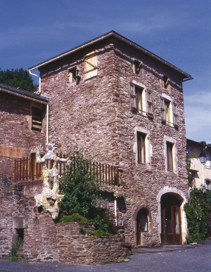 sur la place du village, le Musée des Arts Buissonniers